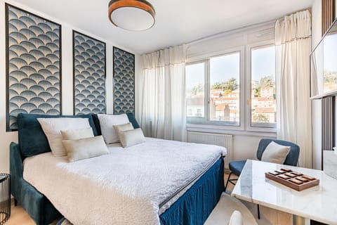 SARAH - Design Studio Lumineux Bergson Apartment in Saint-Étienne