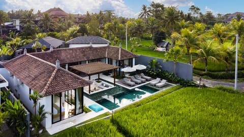 Property building, Garden, Garden view, Pool view, Swimming pool, sunbed