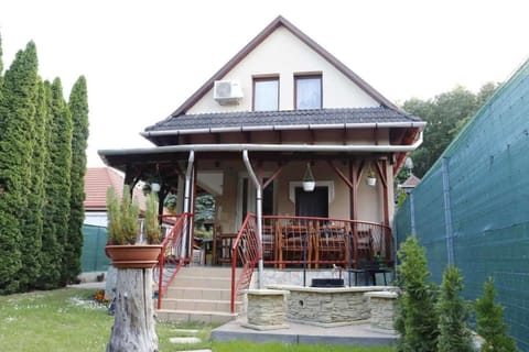 Property building, Spring, Day, Garden, Garden view