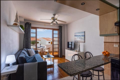 Kitchen or kitchenette, Living room, Seating area, Dining area, fireplace