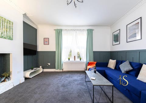 Luke Stays - Belle Grove West Apartment in Newcastle upon Tyne