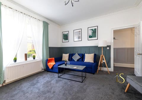 Luke Stays - Belle Grove West Apartment in Newcastle upon Tyne