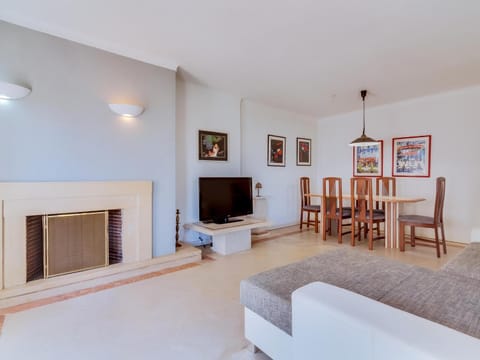 TV and multimedia, Living room, Seating area, flat iron