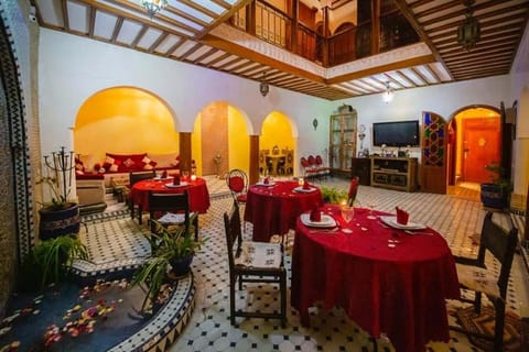Restaurant/places to eat, TV and multimedia, Living room, Banquet/Function facilities, Internal: Not applicable to any particular room