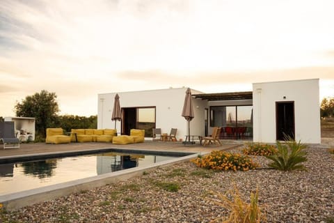 Property building, Patio, Day, Garden, Balcony/Terrace, Garden view, Pool view, Swimming pool