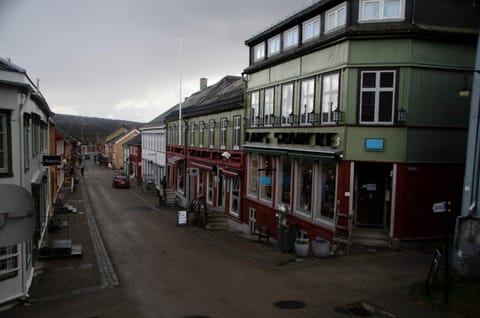Property building, Neighbourhood