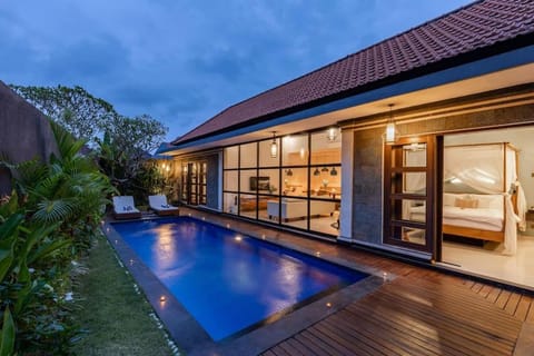 Property building, Night, Pool view, Swimming pool, Swimming pool, sunbed
