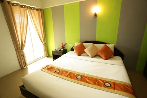 Bed, Photo of the whole room, Decorative detail, Bedroom