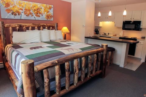 Bed, Kitchen or kitchenette