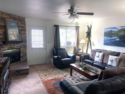 Fawn Valley Inn- 242 apts Apartment in Estes Park