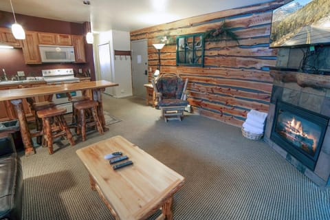 Fawn Valley Inn- 300 condo Apartment in Estes Park