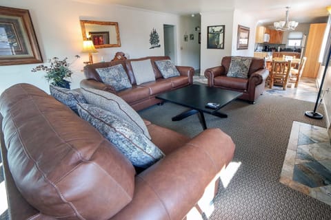 Fawn Valley Inn- 275 condo Apartment in Estes Park