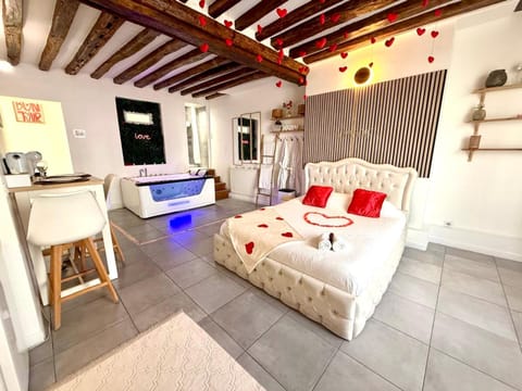 Logement moderne avec jacuzzi Apartment in Aubervilliers