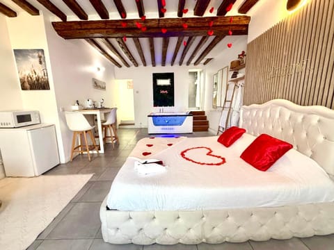 Logement moderne avec jacuzzi Apartment in Aubervilliers