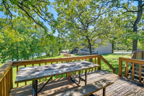 Lakefront Oasis Boat Slip, Kayaks and Outdoor Pool House in Kimberling City