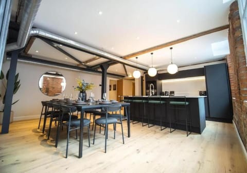 Property building, Kitchen or kitchenette, Dining area