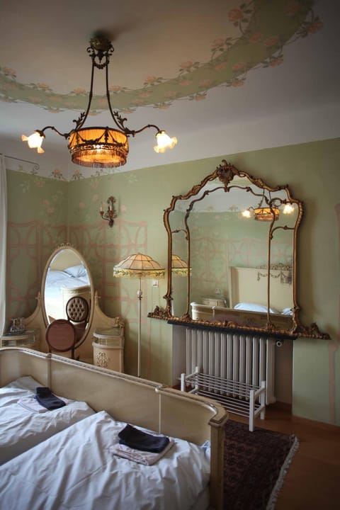 Bed, Photo of the whole room