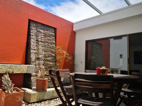 Patio, Day, Seating area, Dining area