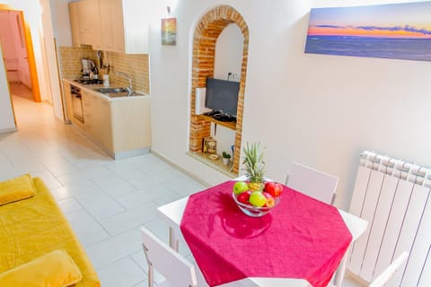 Kitchen or kitchenette, Living room, Photo of the whole room, Dining area