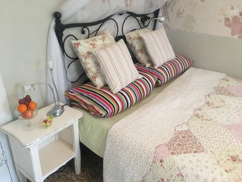 Bed, Photo of the whole room