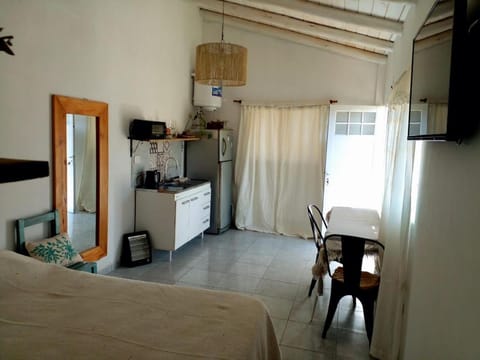 Bed, TV and multimedia, Photo of the whole room, Seating area, Dining area, Bedroom, hair dresser