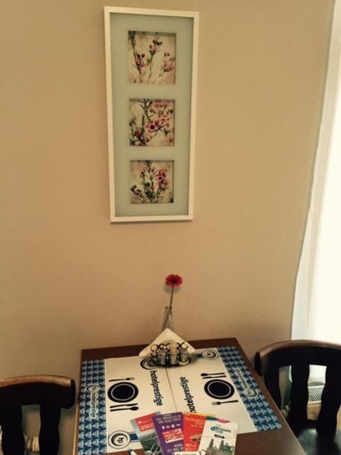 Day, Decorative detail