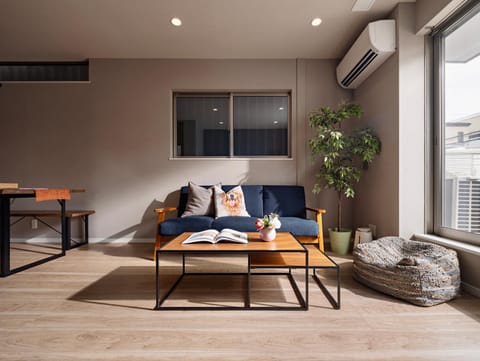Living room, Seating area, air conditioner