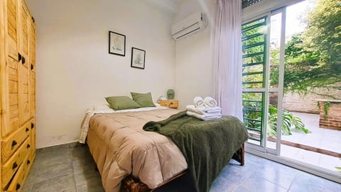 Bed, Bedroom, Garden view