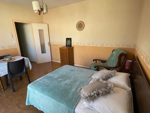 Studio calme avec balcon et parking au cœur d'Aix-les-Bains - FR-1-555-93 Apartment in Aix-les-Bains