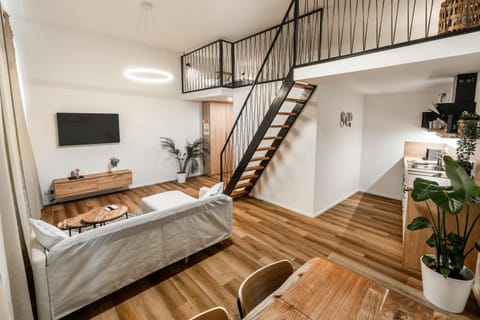 Communal lounge/ TV room, TV and multimedia, Living room, Seating area