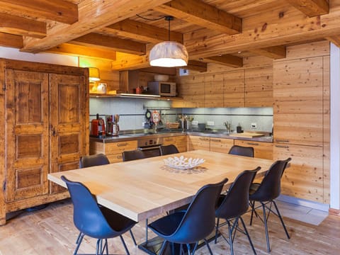 Appartement en résidence standing, ski aux pieds et garage Apartment in Montgenèvre