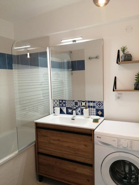 Apptt rénové bien situé parking terrasse vélos Apartment in Blois