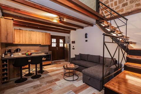 Kitchen or kitchenette, Living room, Seating area, Dining area