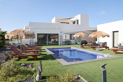 Garden, Garden view, Pool view, Swimming pool, sunbed