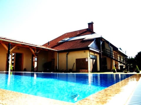 Facade/entrance, Swimming pool