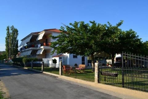 Facade/entrance, Garden