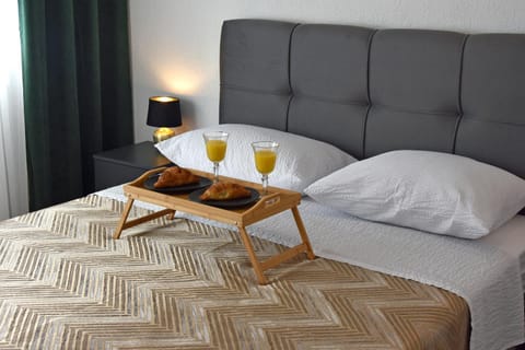 Bed, Food and drinks, Bedroom, Drinks