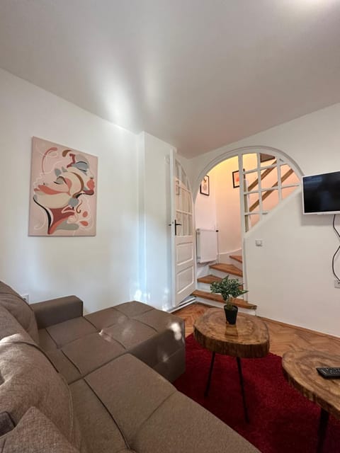 Communal lounge/ TV room, TV and multimedia, Living room, Seating area