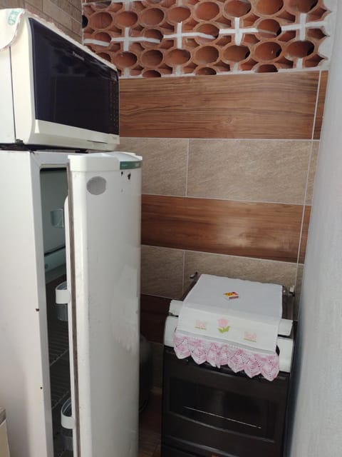 Kitchen or kitchenette, Internal: Not applicable to any particular room