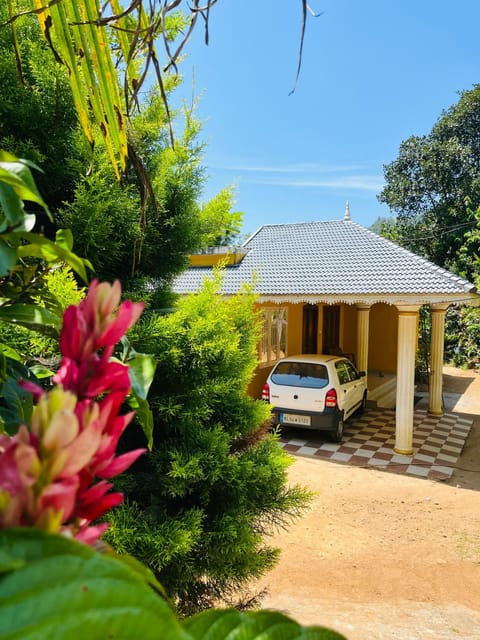Property building, Day, Garden, Garden view, Parking