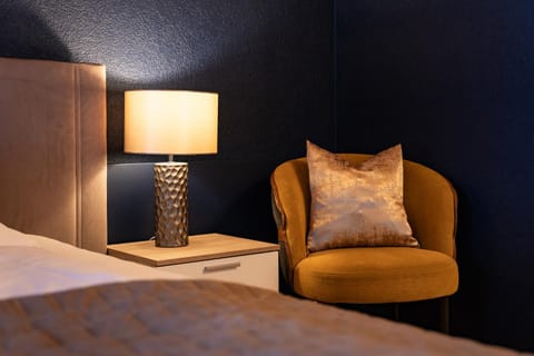 Bed, Seating area, Bedroom