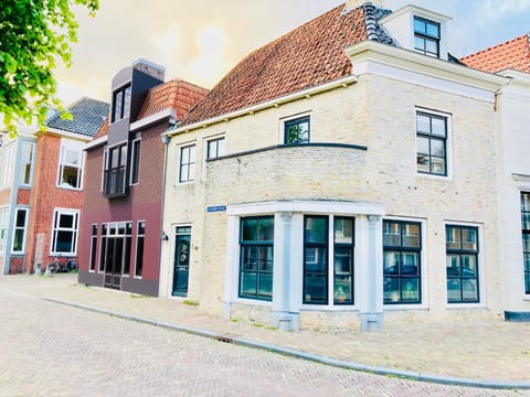 Property building, Day, Street view