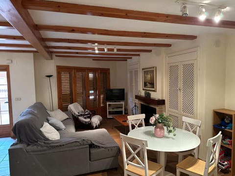 Chalet adosado en la playa de El Perellonet con piscina, pista tenis House in Ribera Baixa