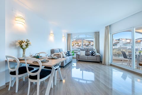 Living room, Seating area, Dining area