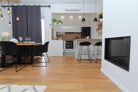 Kitchen or kitchenette, Living room, Dining area