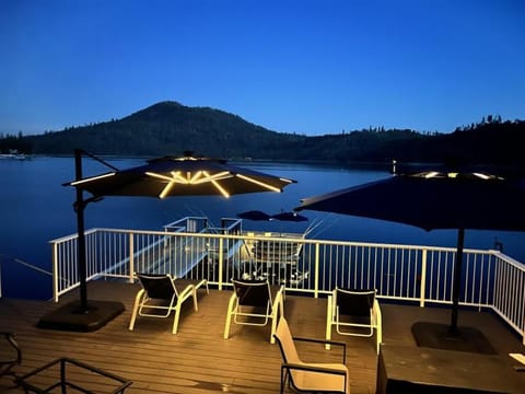 Beautiful Lakefront Home Spectacular View - Herrera House in Bass Lake