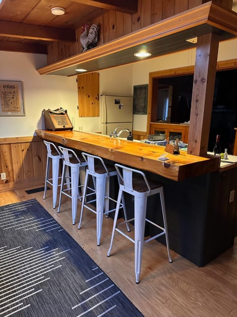 O'Connell-Lake Area Free Night Special House in Bass Lake