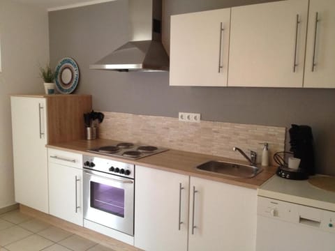 Coffee/tea facilities, Kitchen or kitchenette, pet friendly, stove