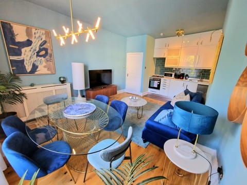 TV and multimedia, Living room, Dining area