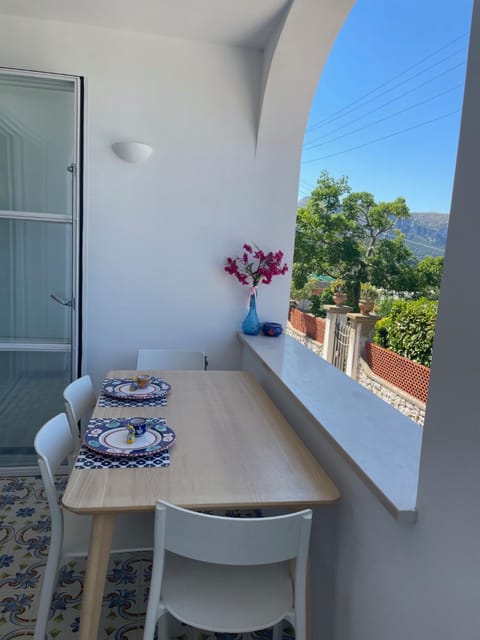 View (from property/room), Balcony/Terrace, Dining area